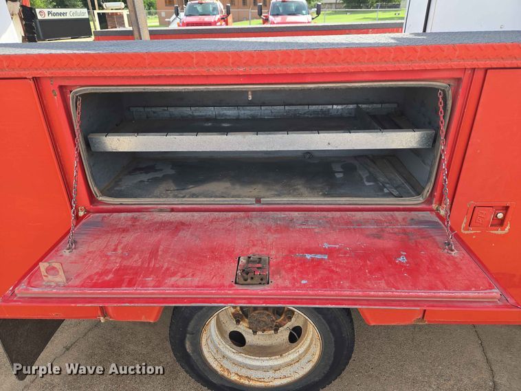 image for item EW0385 2004 Chevrolet C4500 bucket truck