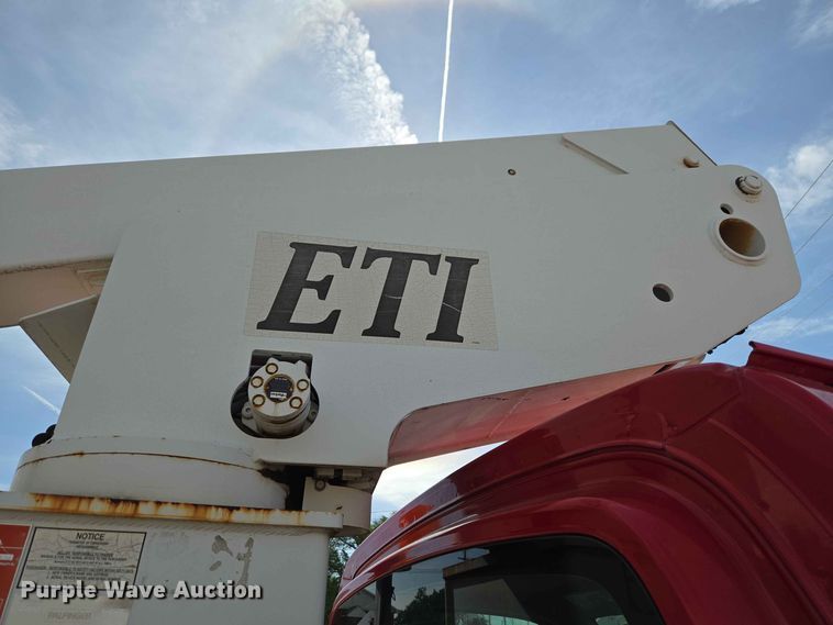 image for item EW0385 2004 Chevrolet C4500 bucket truck