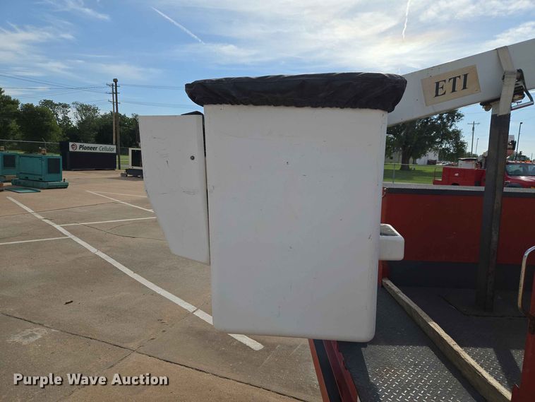 image for item EW0385 2004 Chevrolet C4500 bucket truck