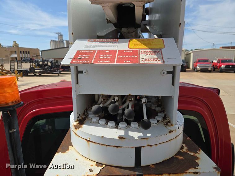 image for item EW0385 2004 Chevrolet C4500 bucket truck