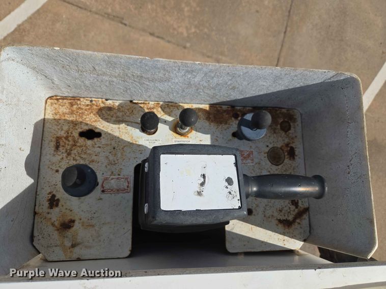 image for item EW0385 2004 Chevrolet C4500 bucket truck