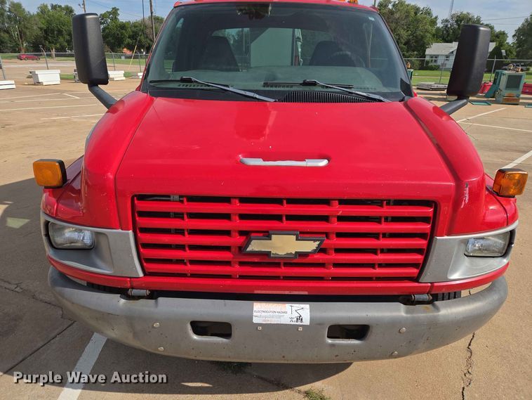 image for item EW0385 2004 Chevrolet C4500 bucket truck