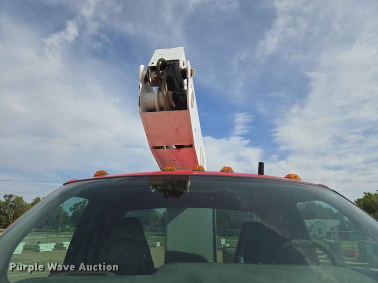 image for item EW0385 2004 Chevrolet C4500 bucket truck