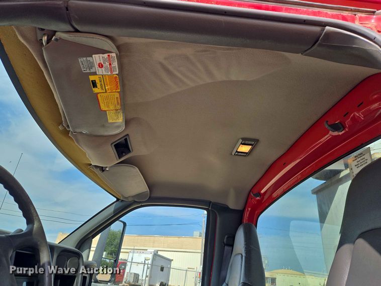 image for item EW0385 2004 Chevrolet C4500 bucket truck
