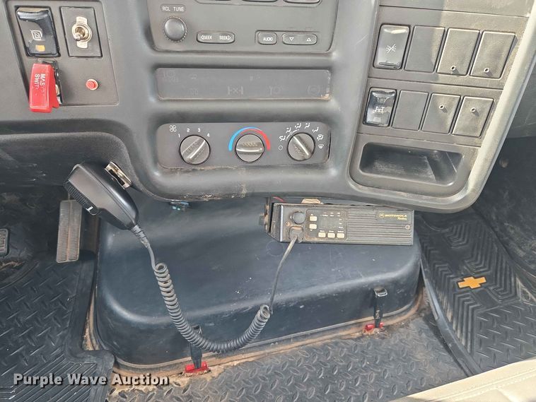 image for item EW0385 2004 Chevrolet C4500 bucket truck
