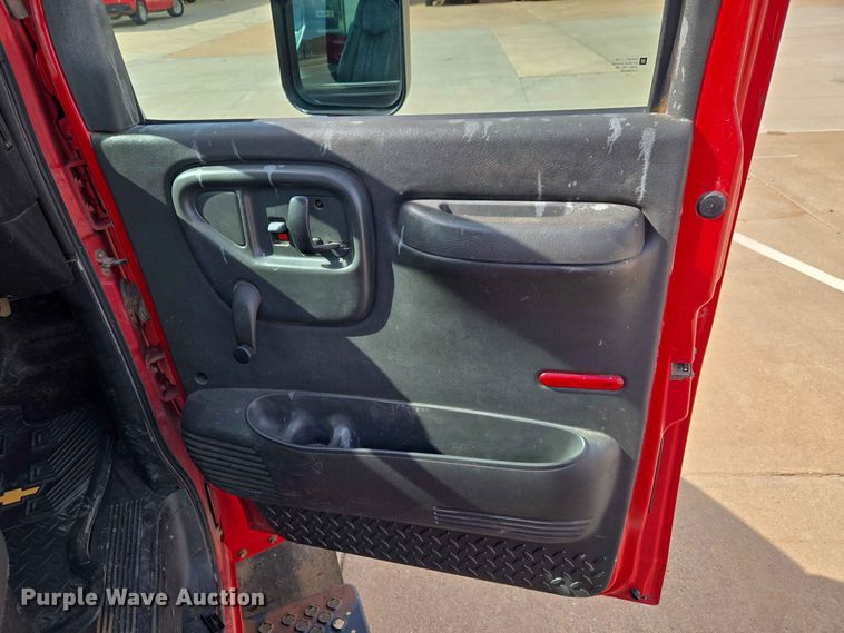 image for item EW0385 2004 Chevrolet C4500 bucket truck