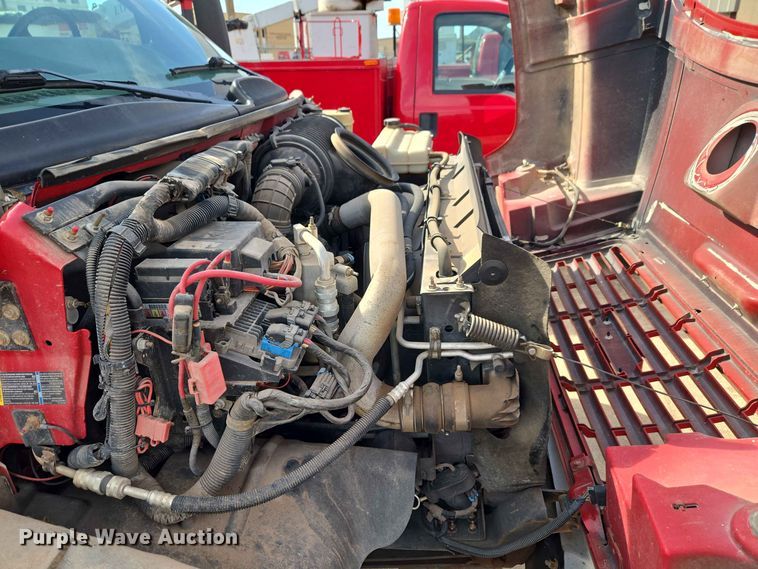 image for item EW0385 2004 Chevrolet C4500 bucket truck