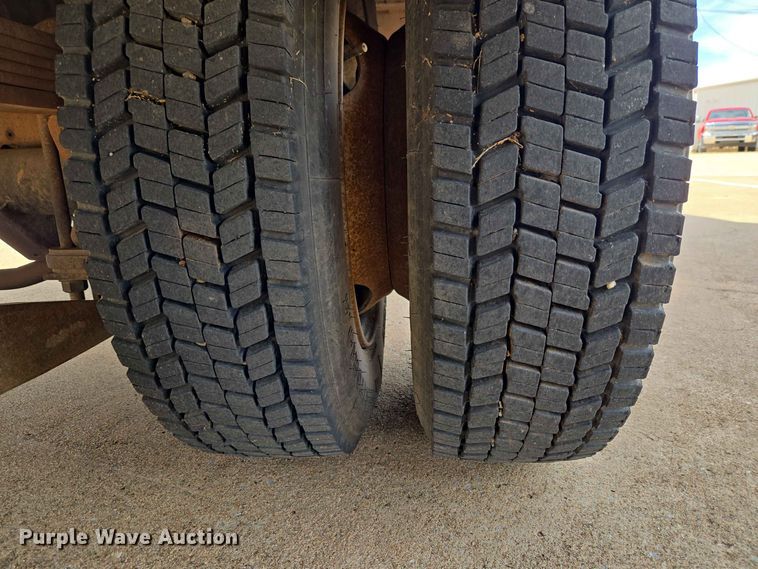 image for item EW0385 2004 Chevrolet C4500 bucket truck