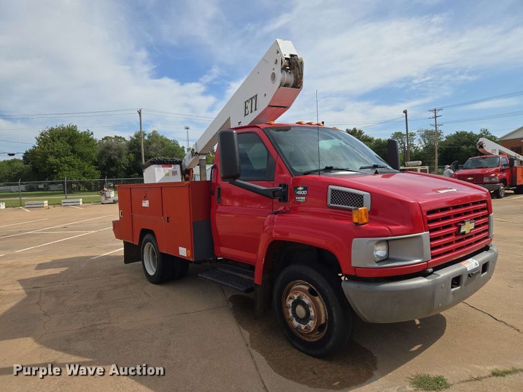 image for item EW0386 2004 Chevrolet C4500 bucket truck