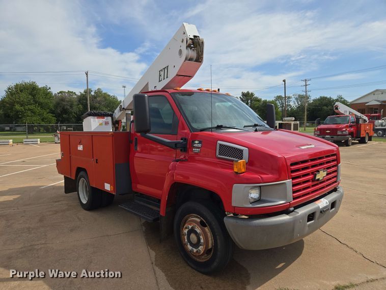 image for item EW0386 2004 Chevrolet C4500 bucket truck