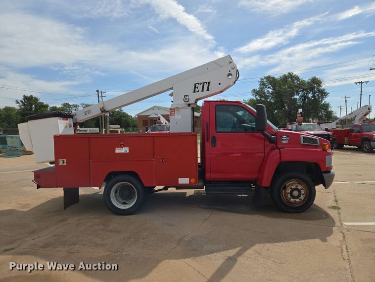 image for item EW0386 2004 Chevrolet C4500 bucket truck