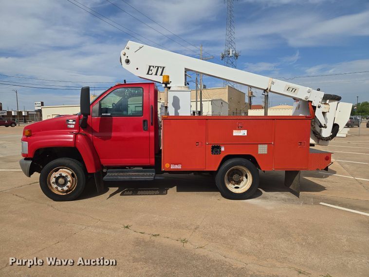 image for item EW0386 2004 Chevrolet C4500 bucket truck