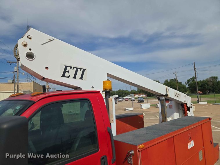 image for item EW0386 2004 Chevrolet C4500 bucket truck