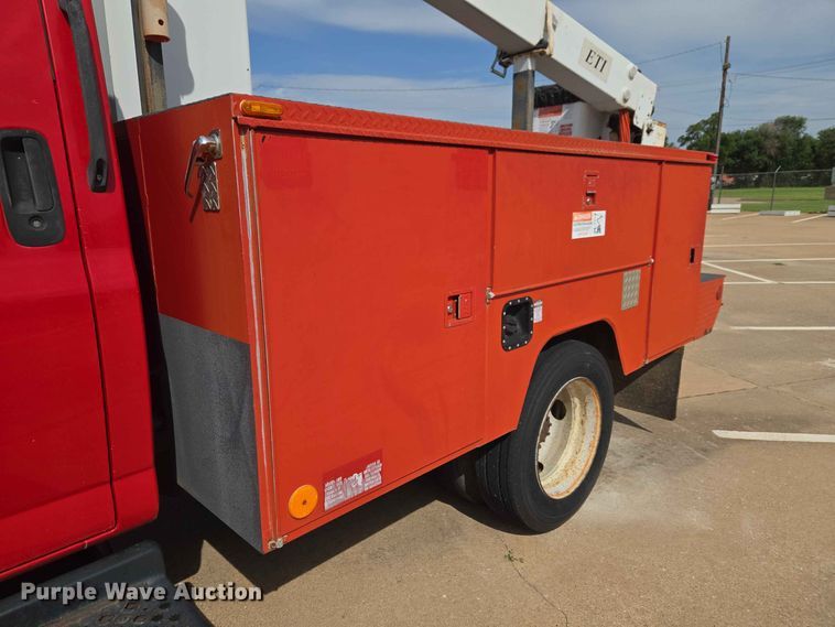 image for item EW0386 2004 Chevrolet C4500 bucket truck