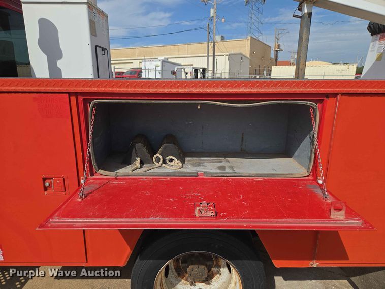 image for item EW0386 2004 Chevrolet C4500 bucket truck