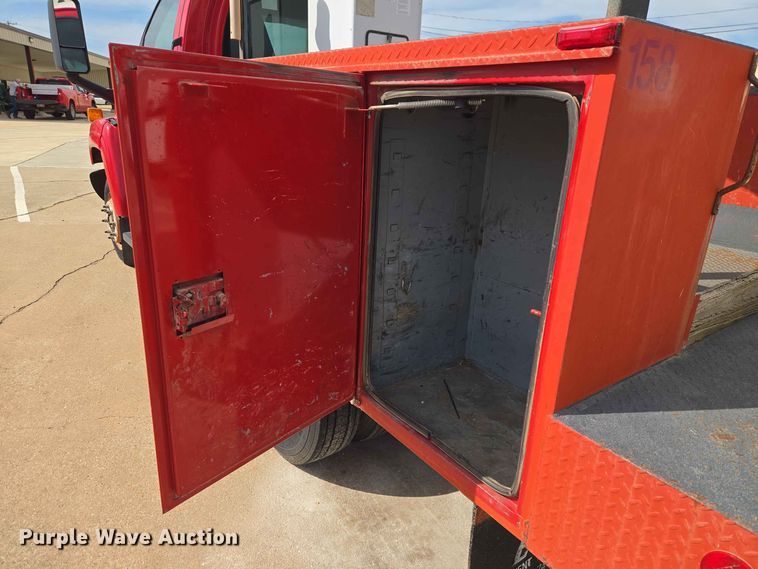 image for item EW0386 2004 Chevrolet C4500 bucket truck