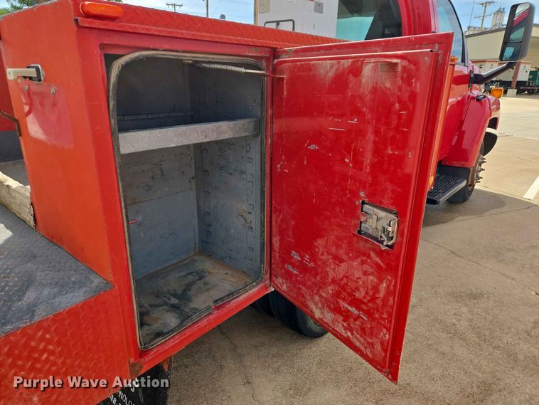 image for item EW0386 2004 Chevrolet C4500 bucket truck