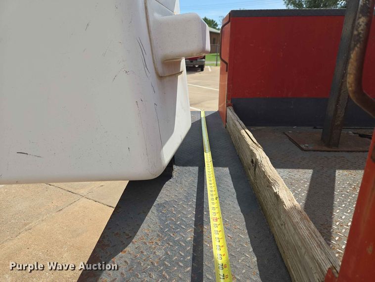 image for item EW0386 2004 Chevrolet C4500 bucket truck