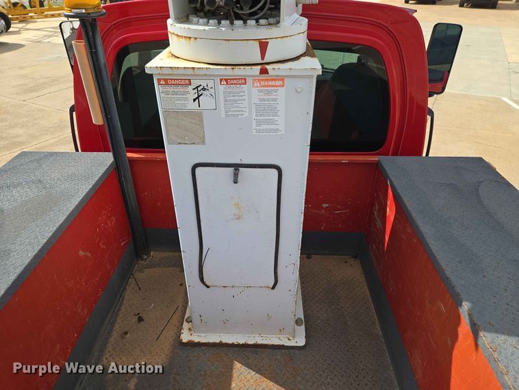 image for item EW0386 2004 Chevrolet C4500 bucket truck