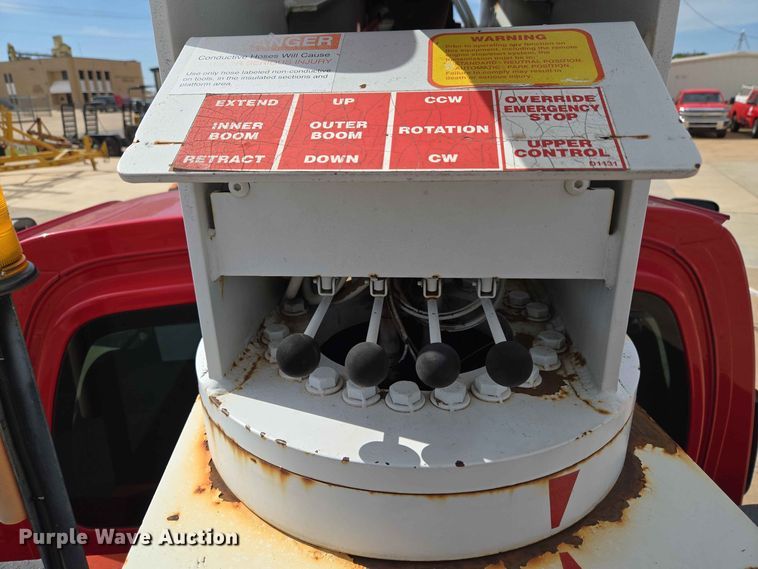 image for item EW0386 2004 Chevrolet C4500 bucket truck