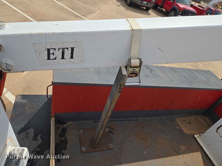 image for item EW0386 2004 Chevrolet C4500 bucket truck