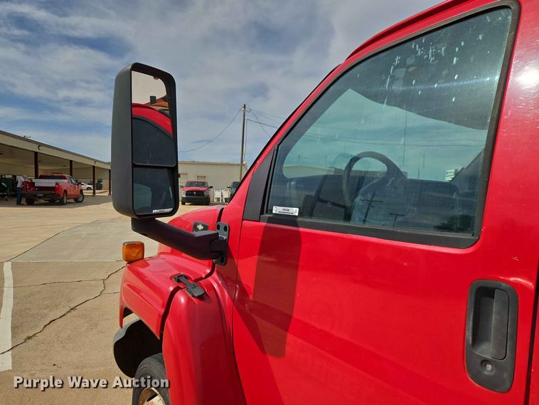 image for item EW0386 2004 Chevrolet C4500 bucket truck