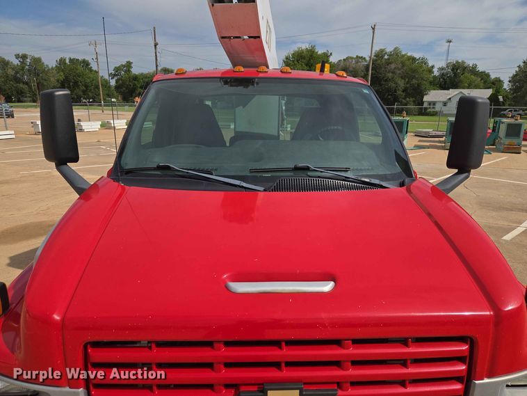 image for item EW0386 2004 Chevrolet C4500 bucket truck
