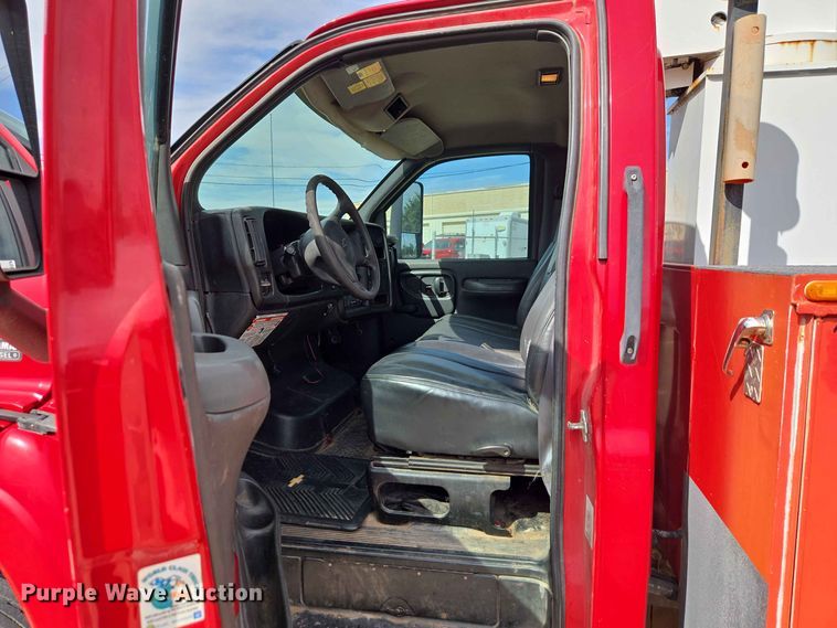 image for item EW0386 2004 Chevrolet C4500 bucket truck