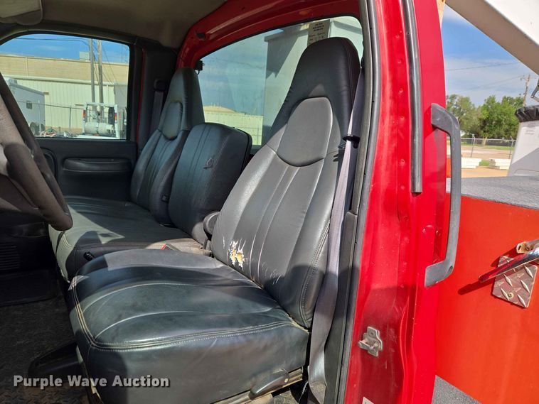 image for item EW0386 2004 Chevrolet C4500 bucket truck