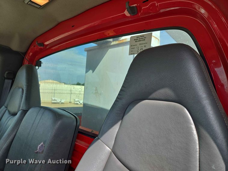 image for item EW0386 2004 Chevrolet C4500 bucket truck