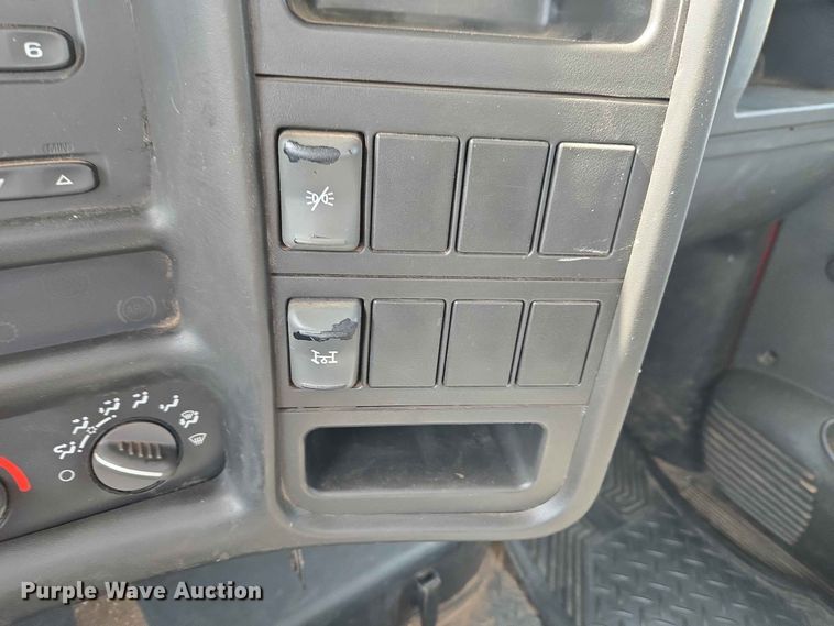 image for item EW0386 2004 Chevrolet C4500 bucket truck