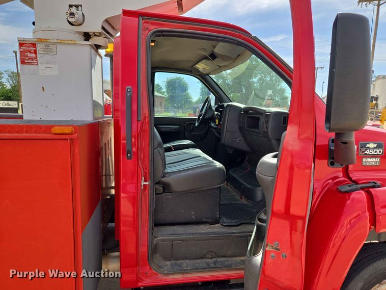image for item EW0386 2004 Chevrolet C4500 bucket truck