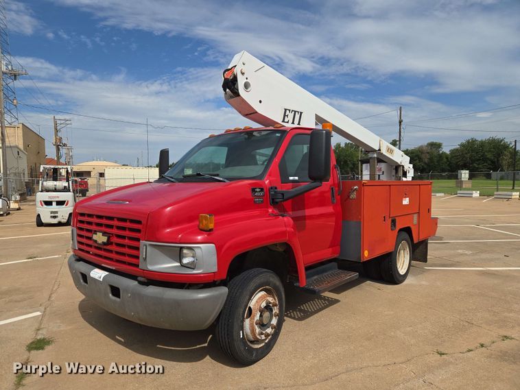 image for item EW0387 2004 Chevrolet C4500 bucket truck