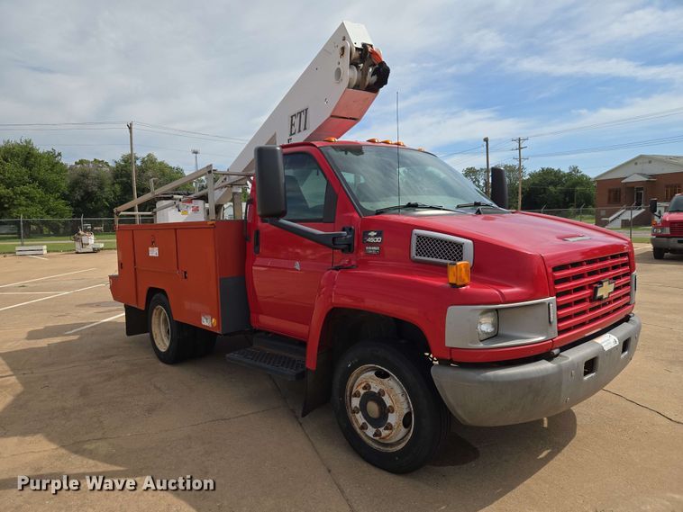 image for item EW0387 2004 Chevrolet C4500 bucket truck