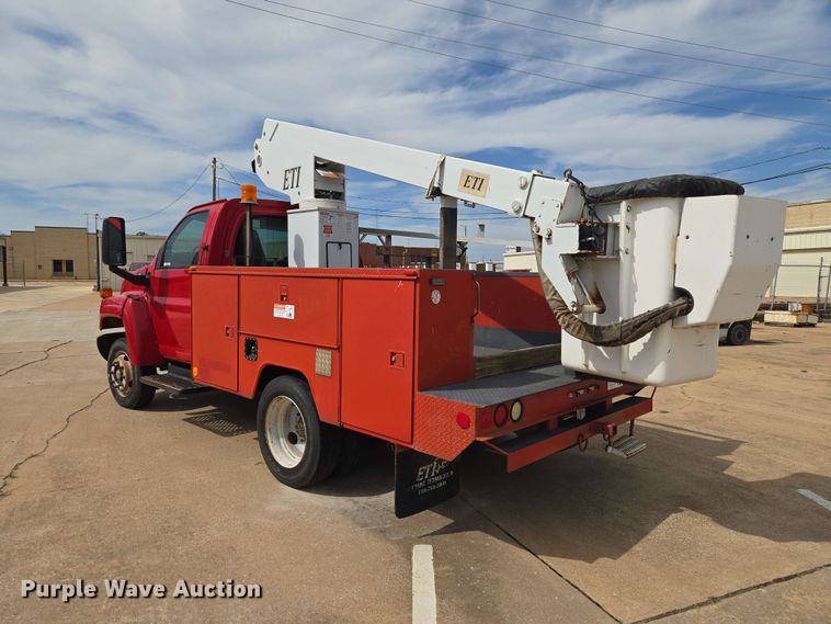 image for item EW0387 2004 Chevrolet C4500 bucket truck