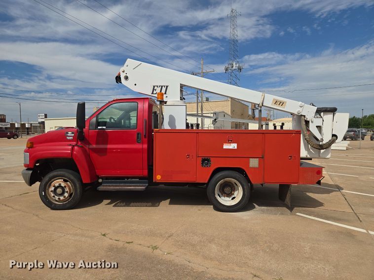 image for item EW0387 2004 Chevrolet C4500 bucket truck