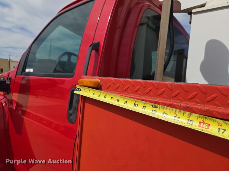 image for item EW0387 2004 Chevrolet C4500 bucket truck