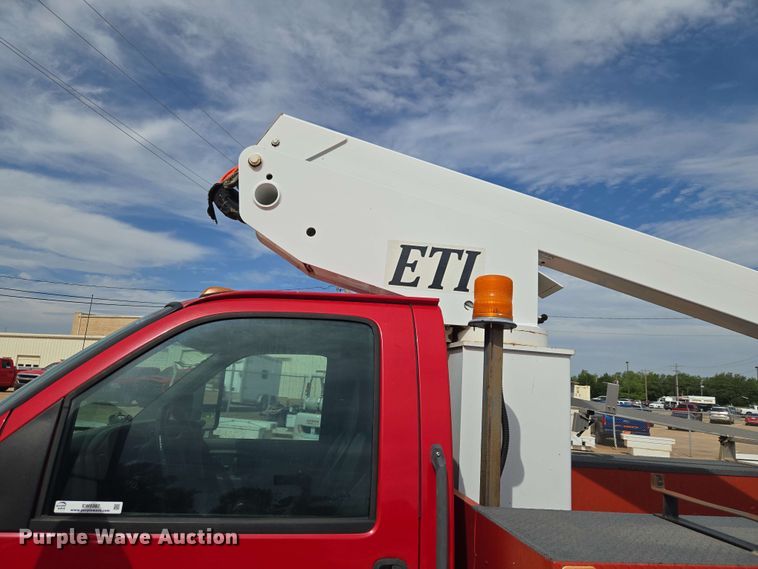image for item EW0387 2004 Chevrolet C4500 bucket truck