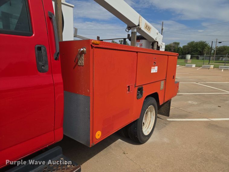 image for item EW0387 2004 Chevrolet C4500 bucket truck