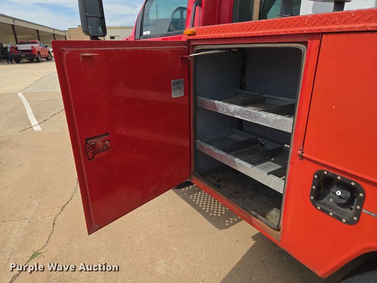 image for item EW0387 2004 Chevrolet C4500 bucket truck