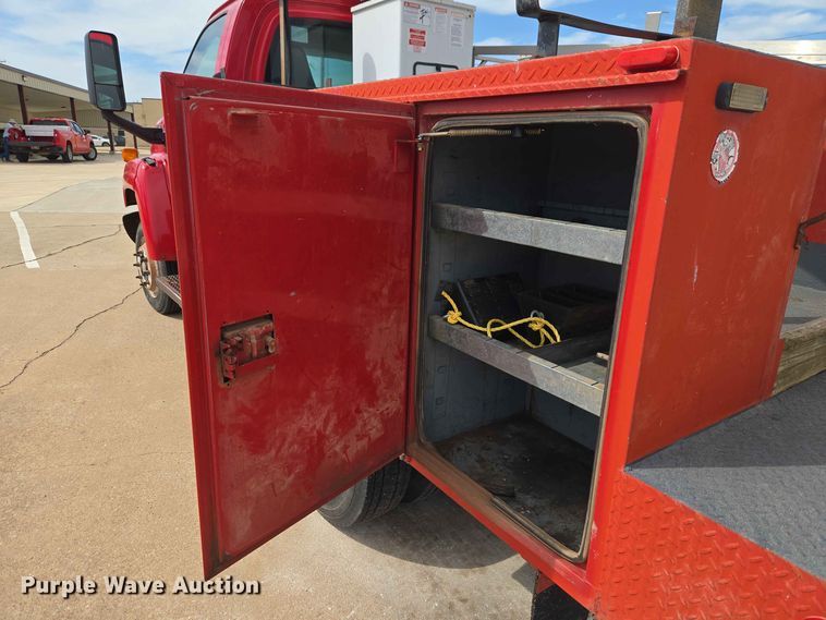 image for item EW0387 2004 Chevrolet C4500 bucket truck