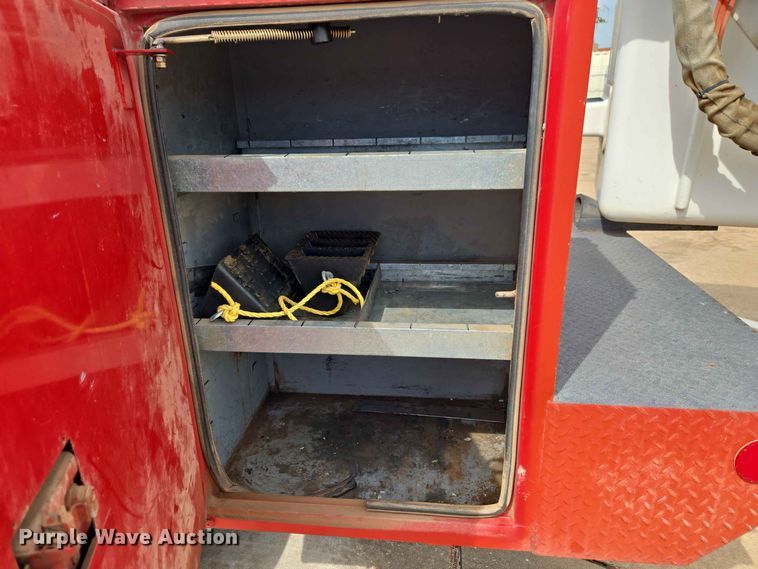 image for item EW0387 2004 Chevrolet C4500 bucket truck