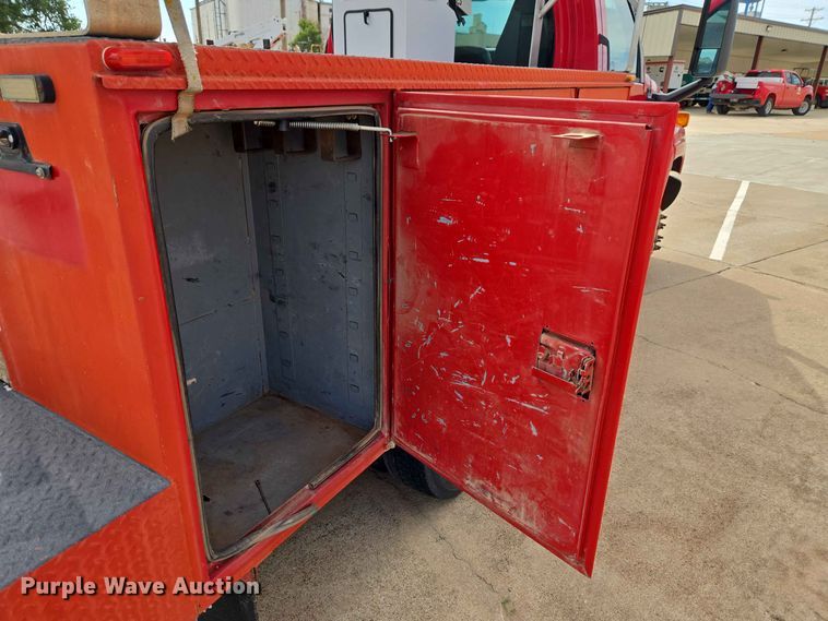 image for item EW0387 2004 Chevrolet C4500 bucket truck