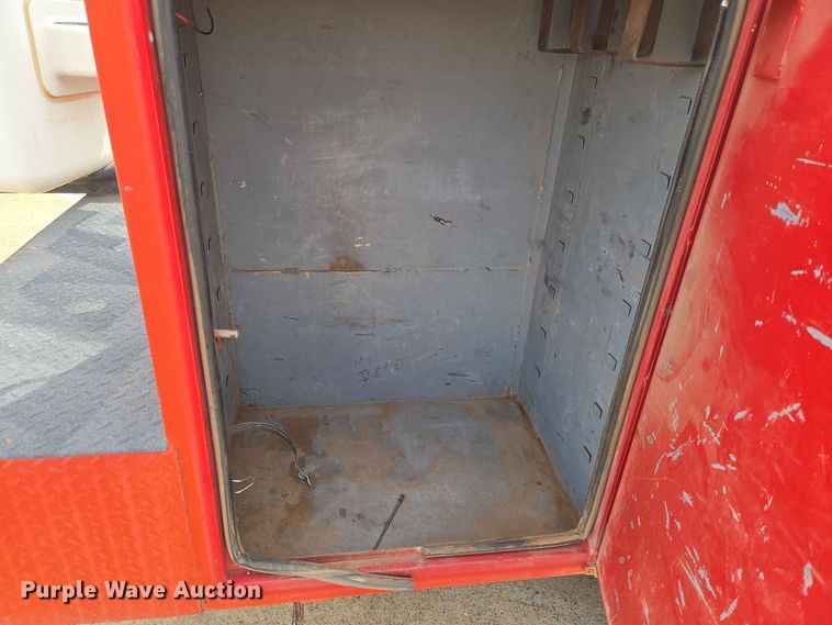 image for item EW0387 2004 Chevrolet C4500 bucket truck