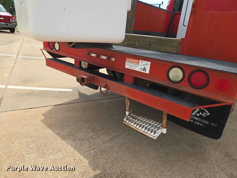 image for item EW0387 2004 Chevrolet C4500 bucket truck