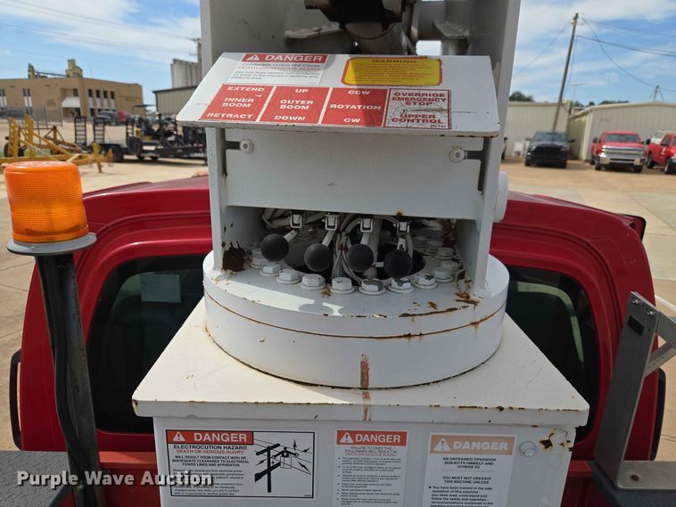 image for item EW0387 2004 Chevrolet C4500 bucket truck