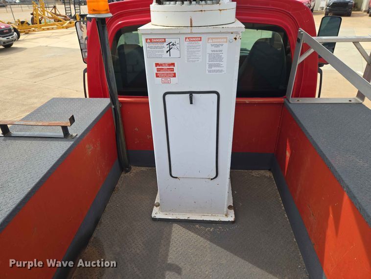 image for item EW0387 2004 Chevrolet C4500 bucket truck