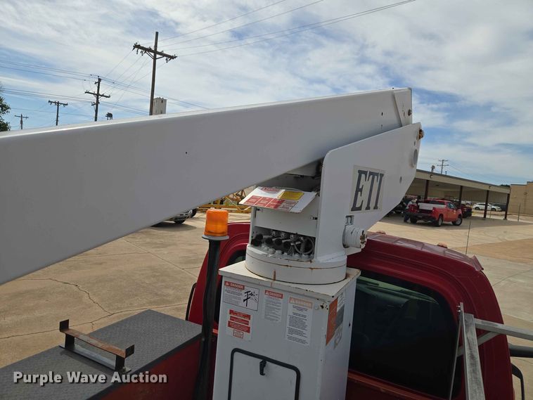 image for item EW0387 2004 Chevrolet C4500 bucket truck