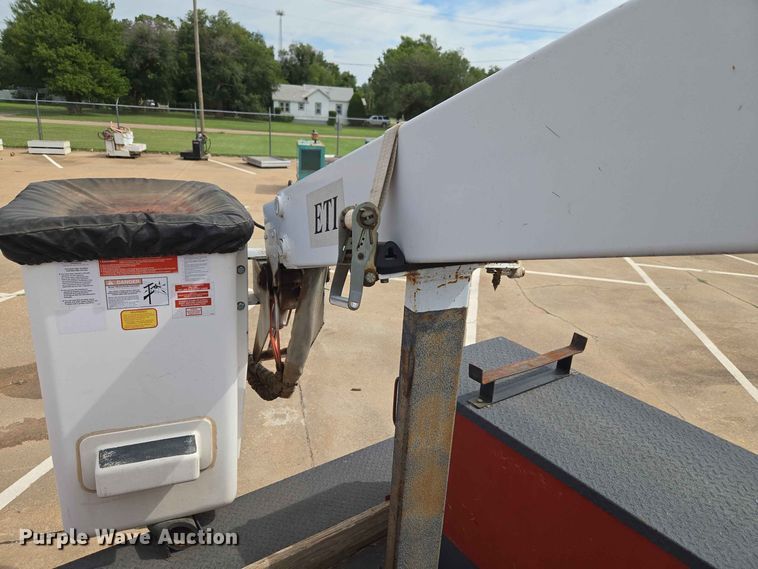 image for item EW0387 2004 Chevrolet C4500 bucket truck