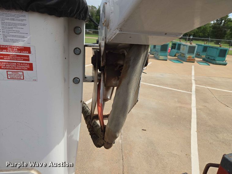 image for item EW0387 2004 Chevrolet C4500 bucket truck